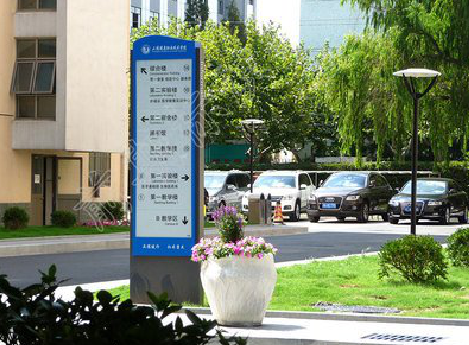 思南哪些因素影响宣传栏的制作？